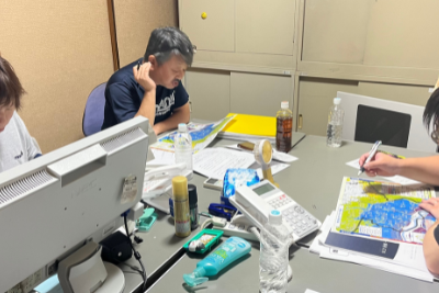 訪問介護BCP研修で地域のハザードマップを読み込む様子（講師：ケアパワーラボ）